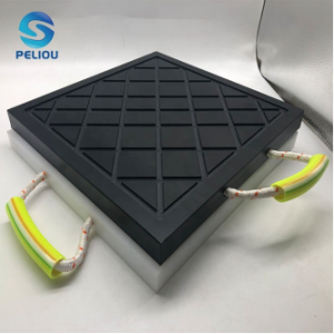 What outrigger pads are used for the crane legs? Ultra high molecular weight polyethylene support leg pad