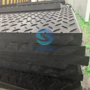 What are the main applications of ultra-high molecular weight polyethylene thick road mats?